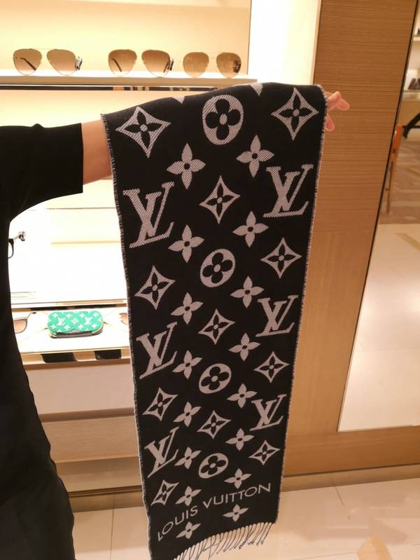 Louis Vuitton Scarf LVC00496